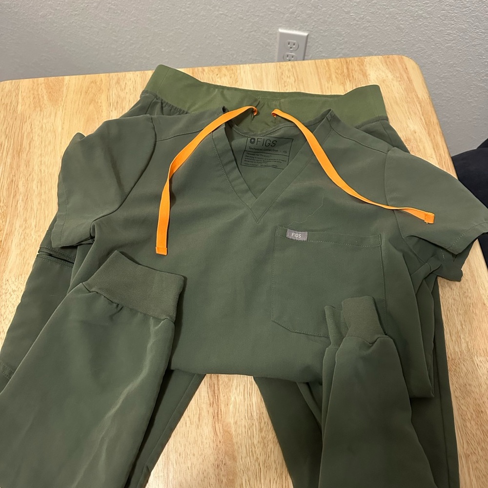 Olive Green Women Figs Scribs
